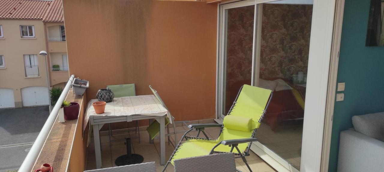Appartement avec grande terrasse à 15 mn de la mer Saint-Estève Exterior foto