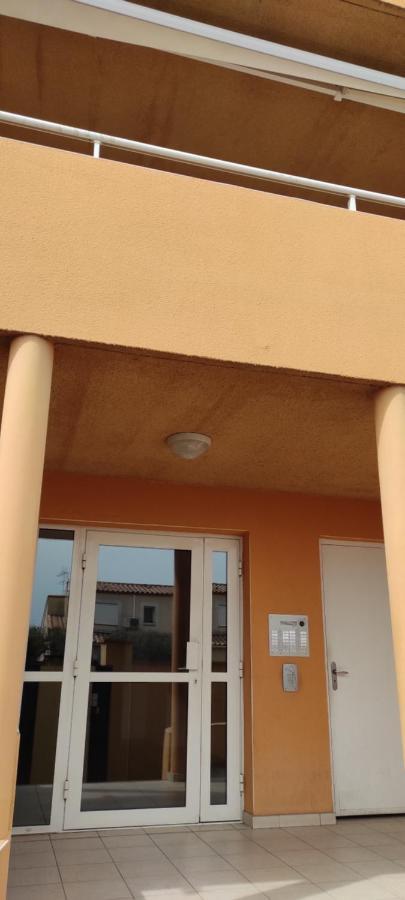 Appartement avec grande terrasse à 15 mn de la mer Saint-Estève Exterior foto