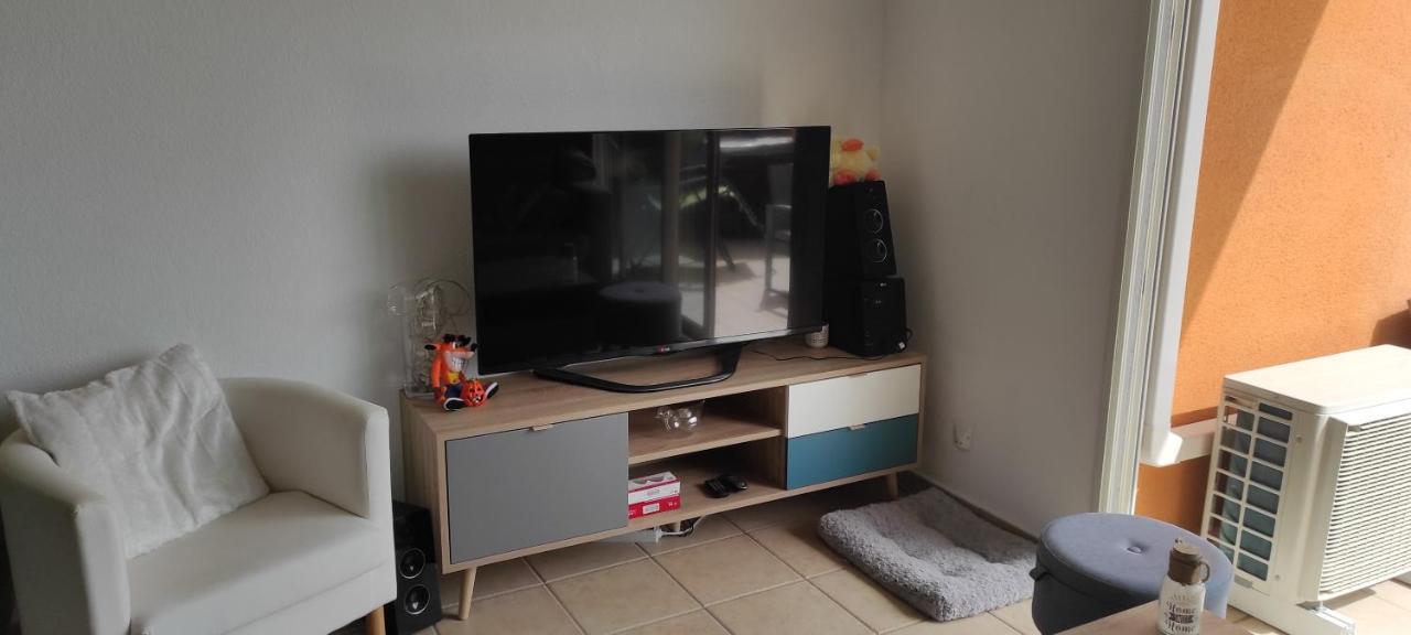 Appartement avec grande terrasse à 15 mn de la mer Saint-Estève Exterior foto